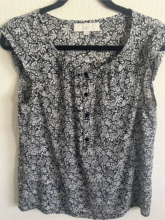 LOFT Tops - LOFT Black & White Floral Sleeveless Blouse